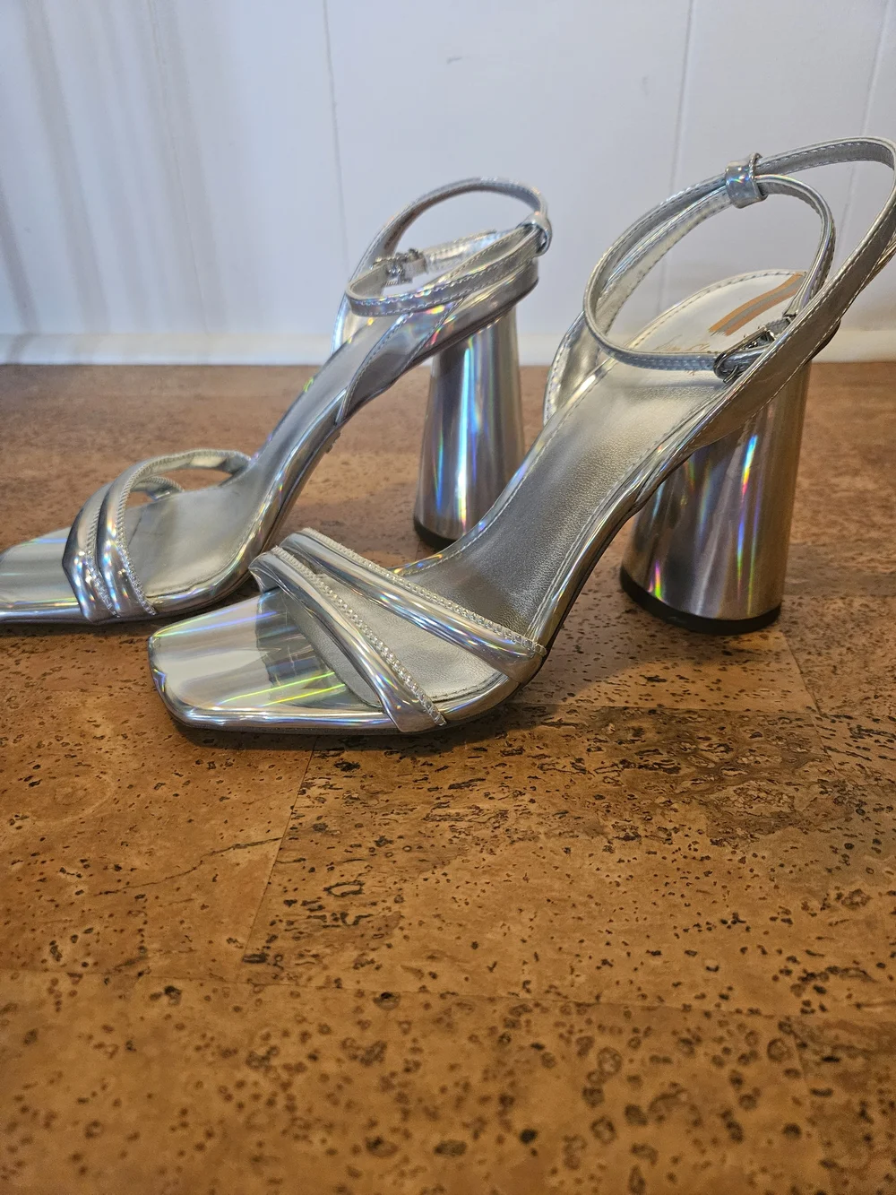 Sam Edelman striking iridescent